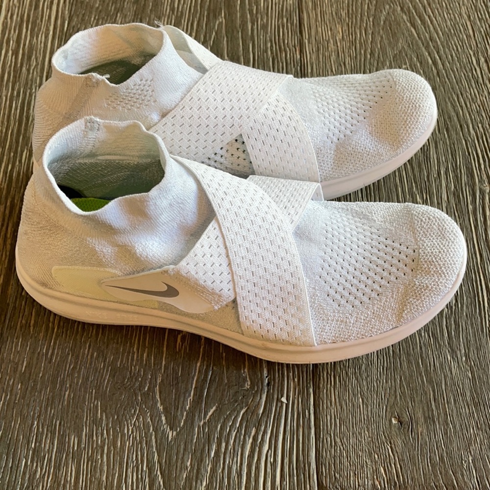 New Nike Free Flyknit shoes women size 8